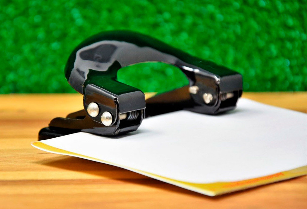 Виды дыроколов для бумаги