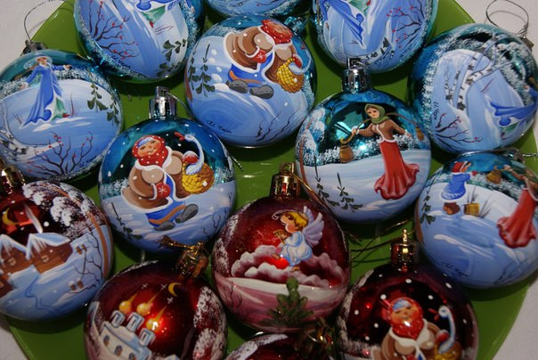 Декорирование и роспись елочных игрушек