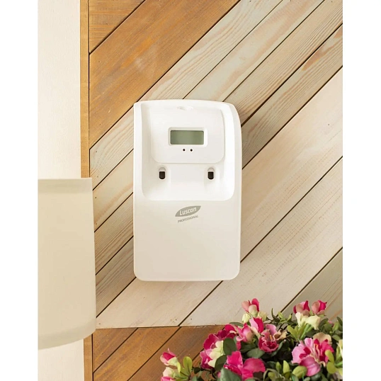 Освежитель воздуха автоматический (диспенсер) LuscanProfEtalon белый 151082