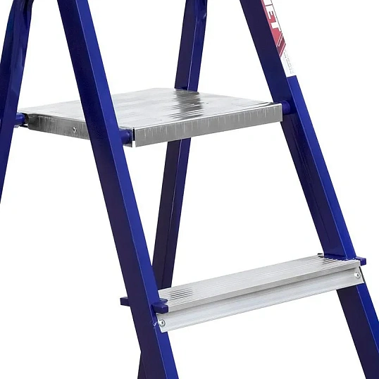 Стремянка Алюмет стальная окрашенная с алюминиевыми ступенями  4 ст. М8304