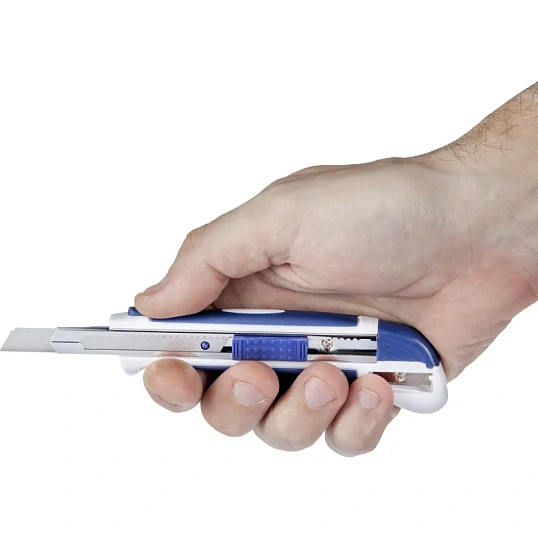 Нож канцелярский 9мм Attache Selection  с антискольз.вставками иточилкой