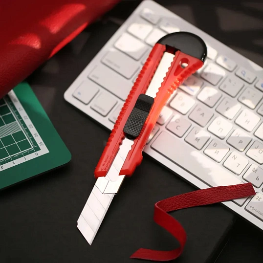 Нож универсальный Attache Selection 18мм,метал.направл.,Push lock