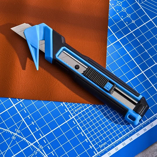 Нож универсальный мультифункц. TOPFORT 18мм блок.сист.,ABS+TPR,2 зап.лезв