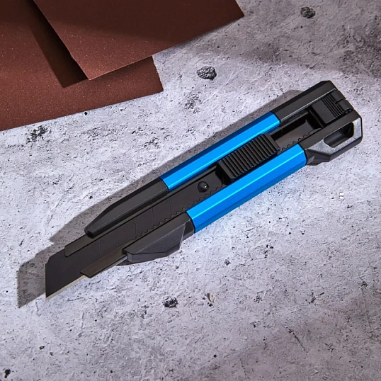 Нож универсальный TOPFORT 18мм с мет.направл.,алюм+ABS,лезв.воронение