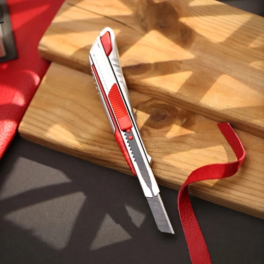 Нож универсальный Attache Selection 9мм,метал.напр.,алюм.корпус,Auto lock