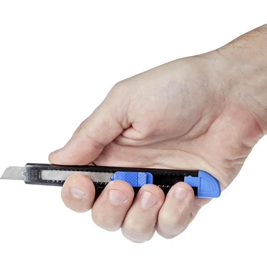 Нож канцелярский 9мм Attache чёрный, цв. фиксатора в ассорт.