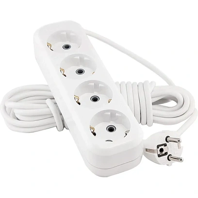 Удлинитель LUX У4-Е-03 4-местный с з/к, 250В 16А, 3м