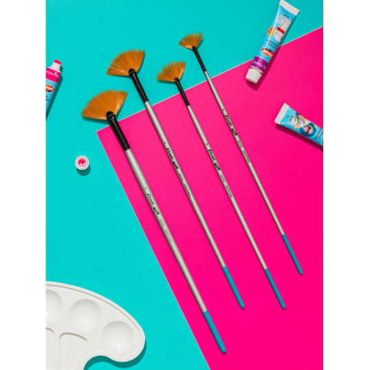 Кисть художественная Комус Арт синтетика мягкая, веерная, №4, длинная ручка