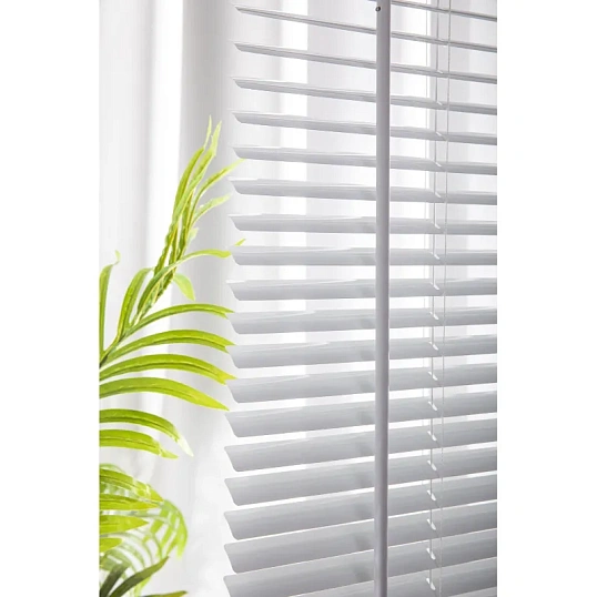 Жалюзи Комус Мебель алюминиевые 140x160см, белые