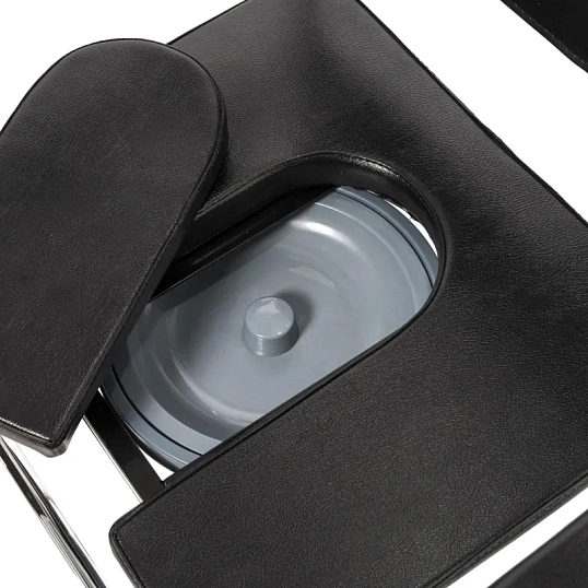 Кресло-каталка , с сан. Осн., литые колеса, ш.с.44см., Barry W2