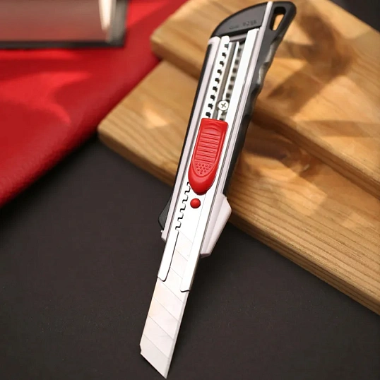 Нож универсальный Attache Selection 18мм,метал.напр.,пласт.корпус,Auto lock