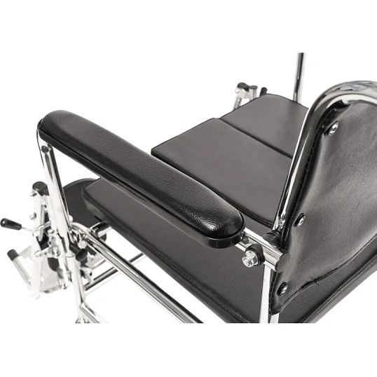 Кресло-каталка , с сан. Осн., литые колеса, ш.с.44см., Barry W2