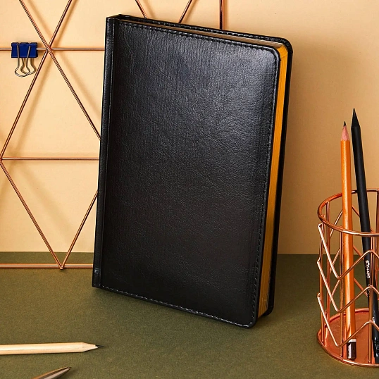 Ежедневник недатированный Attache А5 160л иск.кожа чёрный (золотистый срез)