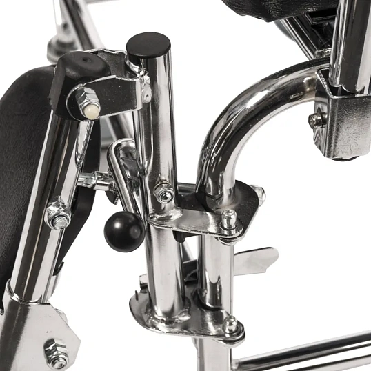 Кресло-каталка , с сан. Осн., литые колеса, ш.с.44см., Barry W2