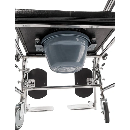 Кресло-каталка , с сан. Осн., литые колеса, ш.с.44см., Barry W2