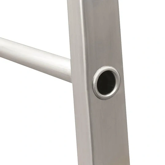 Стремянка алюминиевая усиленная 225 кг 4 ступени(130мм)Новая Высота 3117104