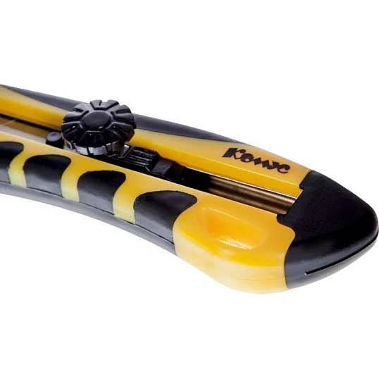 Нож канцелярский 18мм КОМУС  мет.направл.ролик.фикс. цв.в ассорт.