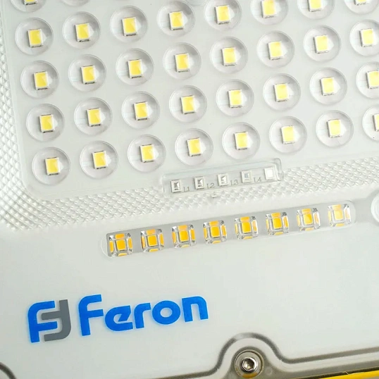 Прожектор светодиодный Feron LL-950 переносной с з/у IP66 30W 6400K (48675)