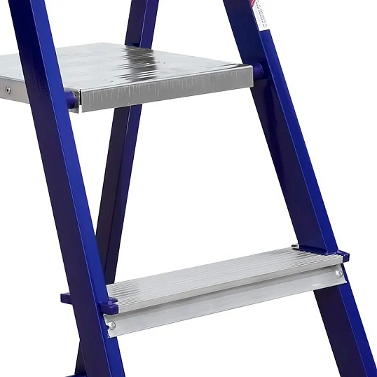 Стремянка Алюмет стальная окрашенная с алюминиевыми ступенями  3 ст. М8403