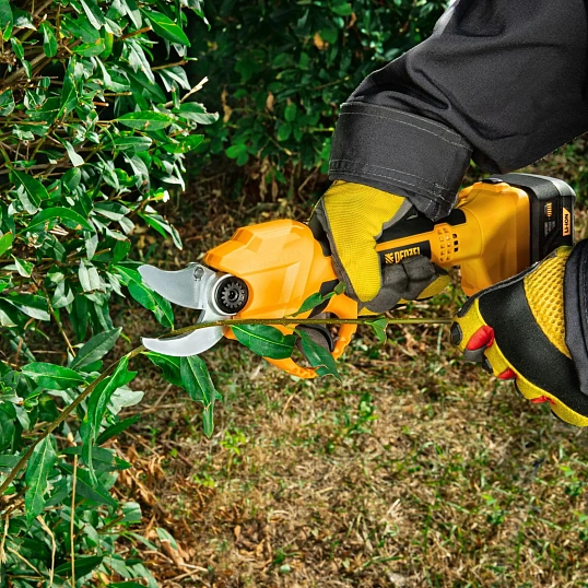 Секатор аккумуляторный Denzel CP-30 18В Li-Ion 59435