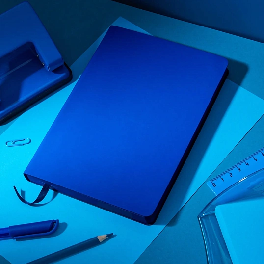 Ежедневник недатированный Attache СОФТ ТАЧ А5 136л иск.кожа син(синий срез)