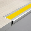 Профиль противоскользящий алюм угол для ступени 50 желтый