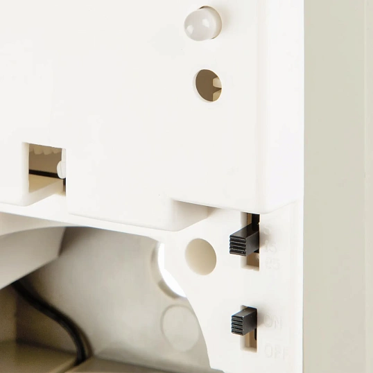 Освежитель воздуха автоматический (диспенсер) Luscan Etalon белый