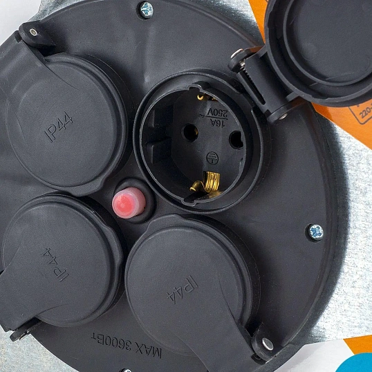 Удлинитель КОМУС КГ 3х1,5кв.мм. 30м 16А 4 гнезда с/з.,с/загл.,термоавт,IP44